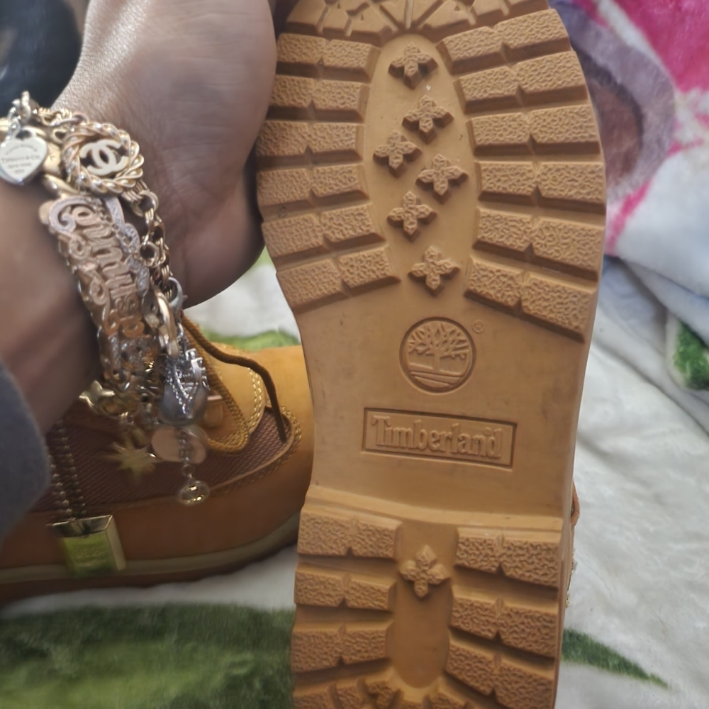 Timberland gold accent ankle boots LIGHTLY USED!! - Picture 3 of 7